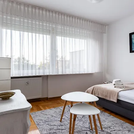 Apartament Główna Spacious By Bookinghost *