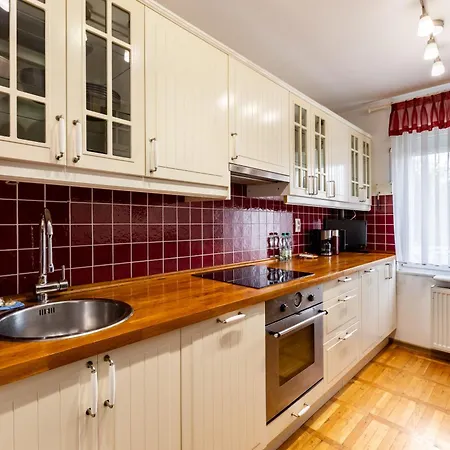 Apartament Główna Spacious By Bookinghost