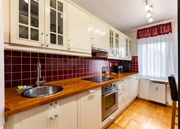 Appartamento Glowna Spacious By Bookinghost